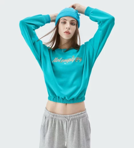 Woman cropped crew neck sweatshirt with custom embroidery
