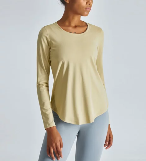 woman long sleeve nylon gym t-shirt with curved hem