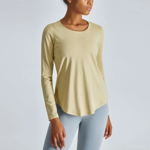 woman long sleeve nylon gym t-shirt with curved hem