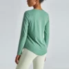 woman long sleeve nylon gym t-shirt with curved hem - Image 5