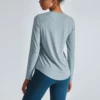 woman long sleeve nylon gym t-shirt with curved hem - Image 7