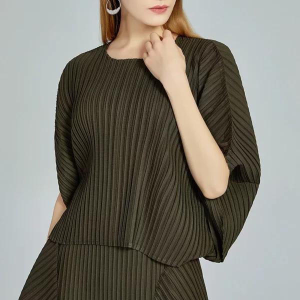 Woman crinklely pleated t-shirt blouse top manufacturer