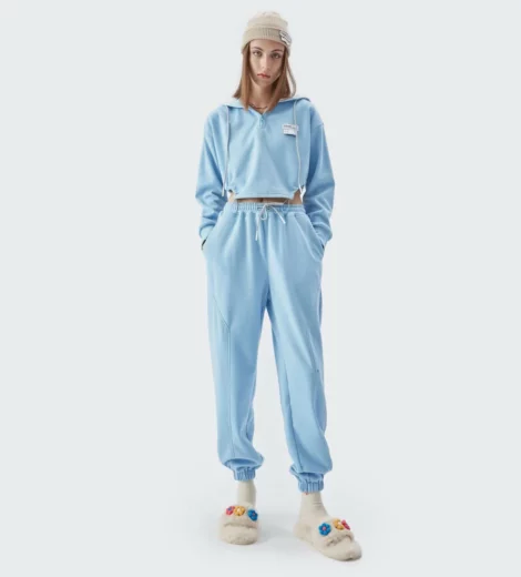 Customized cropped sweatsuit set for woman