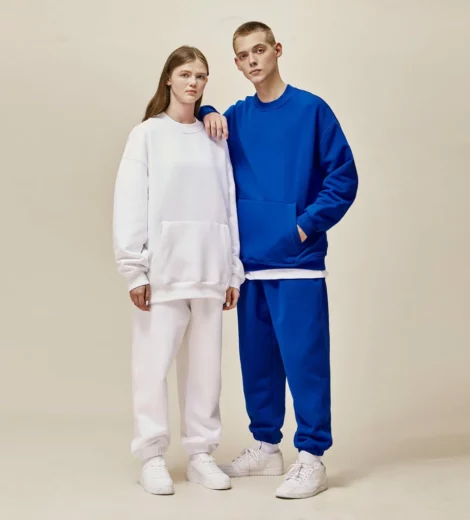 Unisex sweatsuit with front pocket